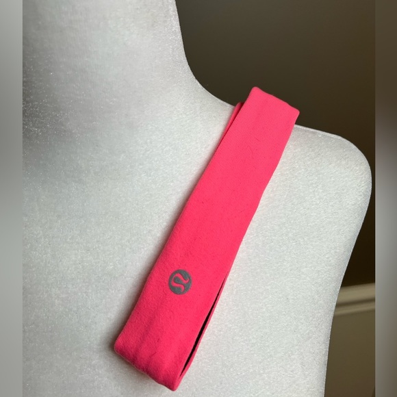 βSOLDβπ Lululemon headband crisp rip tag never worn ππΊπ€© - Picture 5 of 10